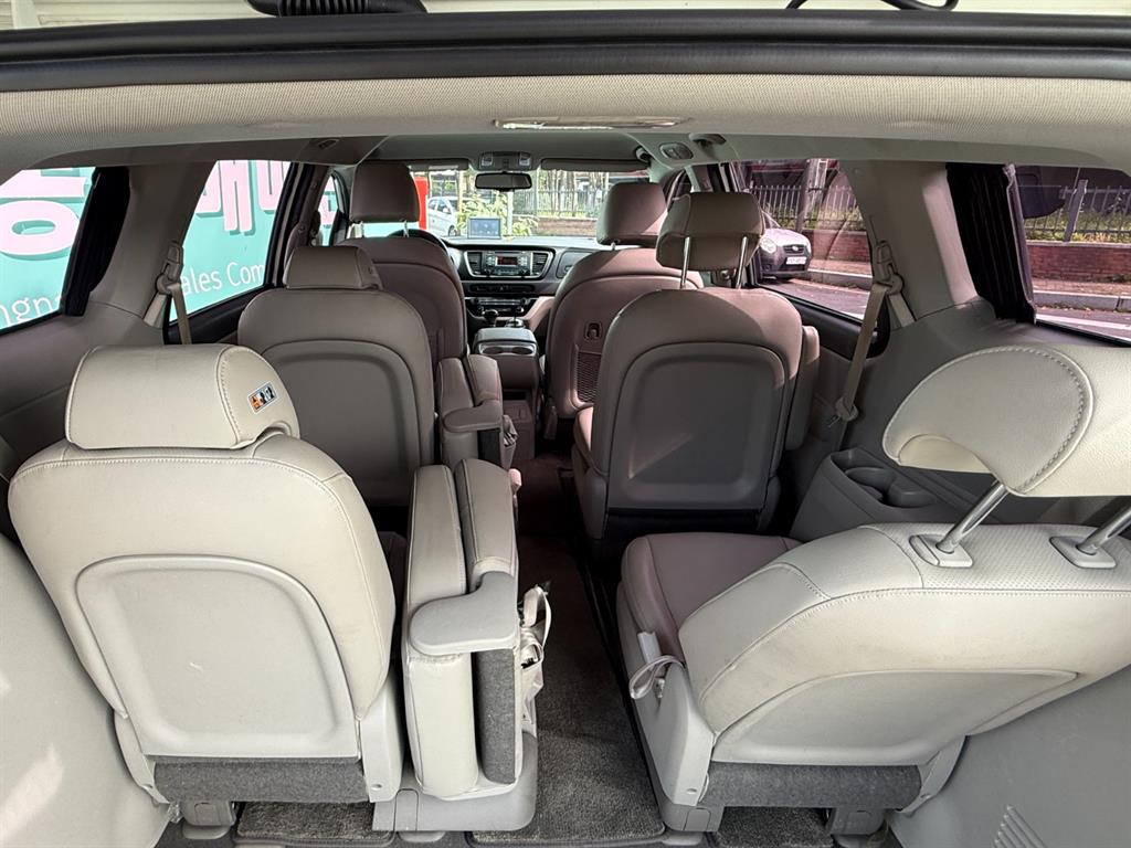KIA Carnival - Vista 7