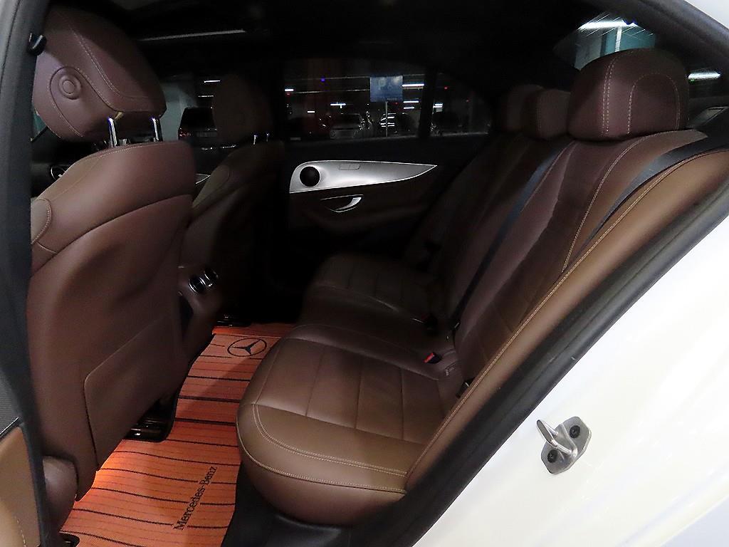 Mercedes Benz E class - Vista 7