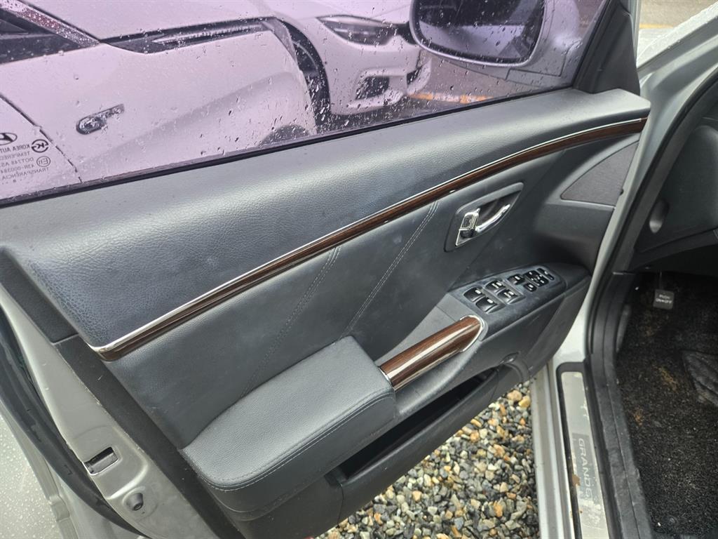 HYUNDAI Grandeur - Vista 6