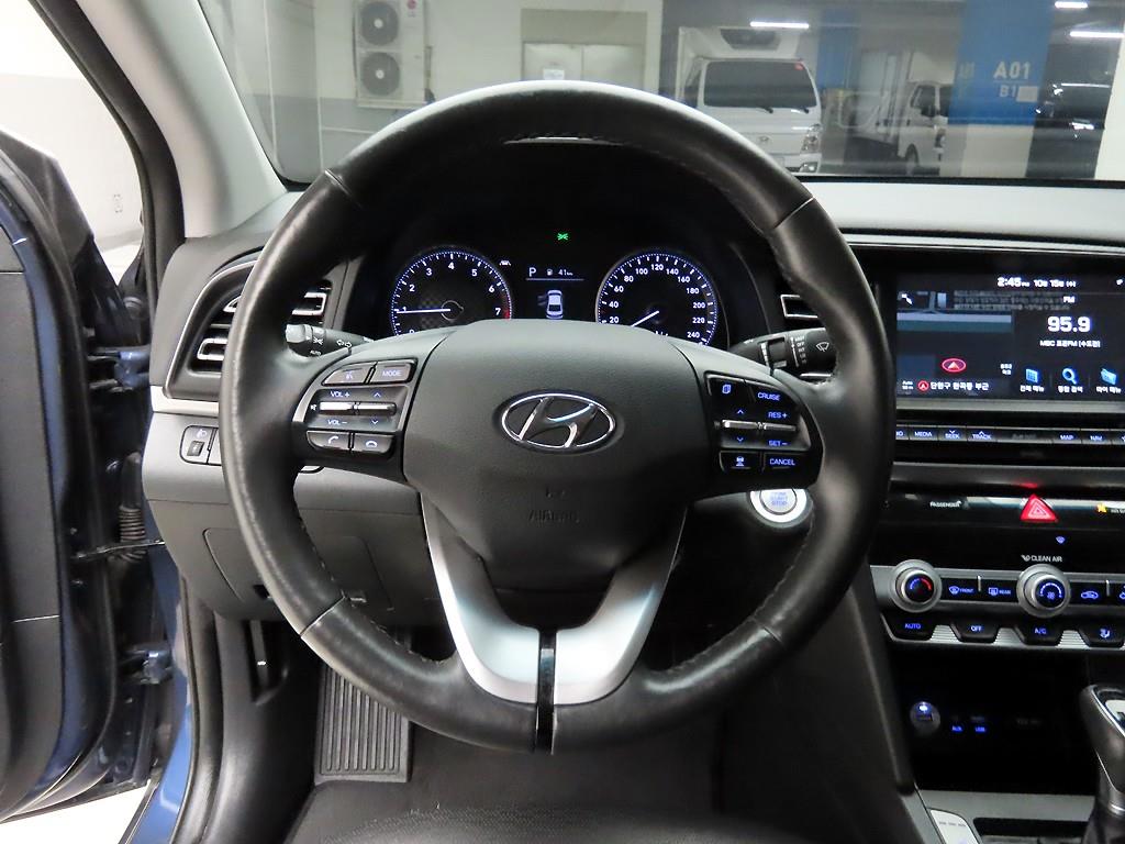 HYUNDAI Avante - Vista 8