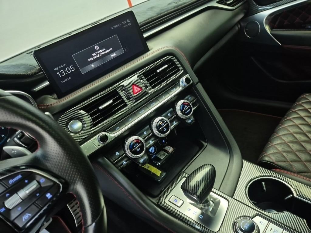 Genesis G70 - Vista 10