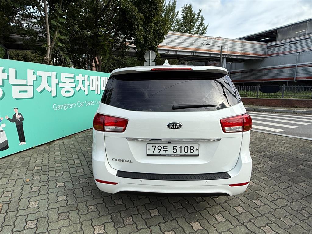 KIA Carnival - Vista 4