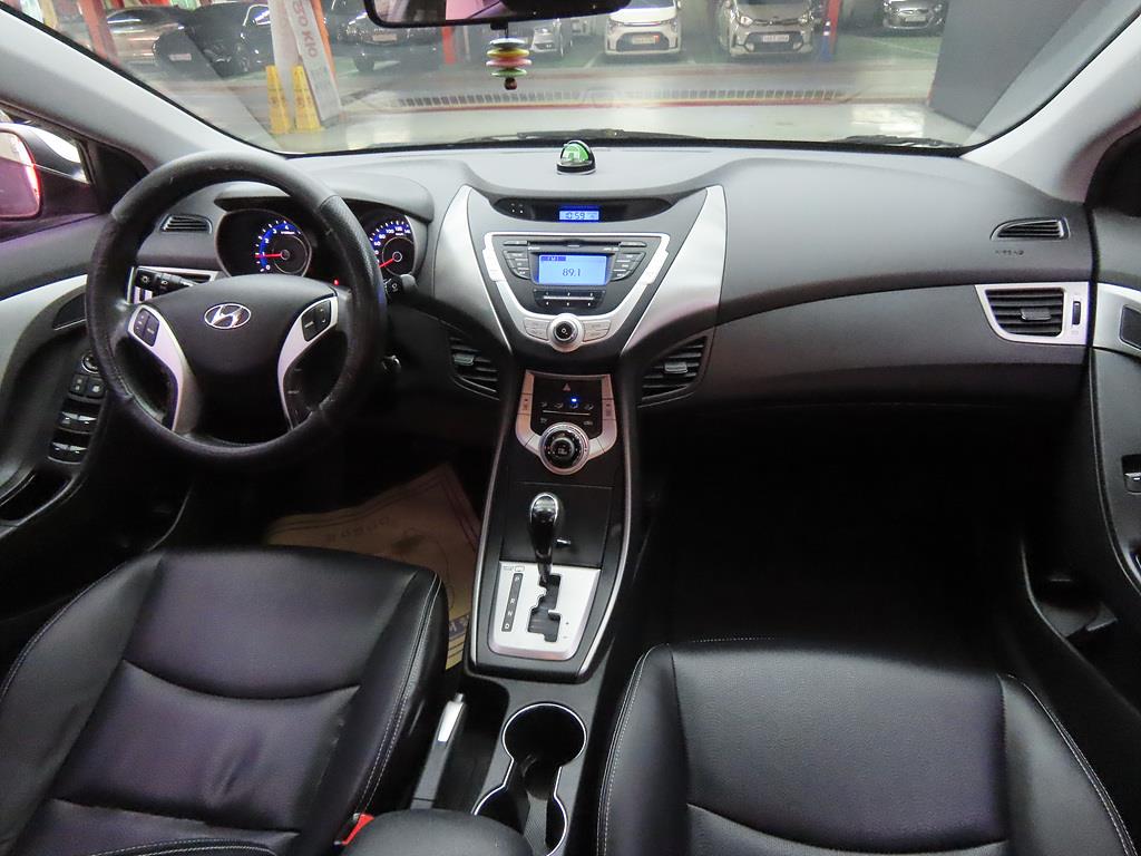 HYUNDAI Avante - Vista 5