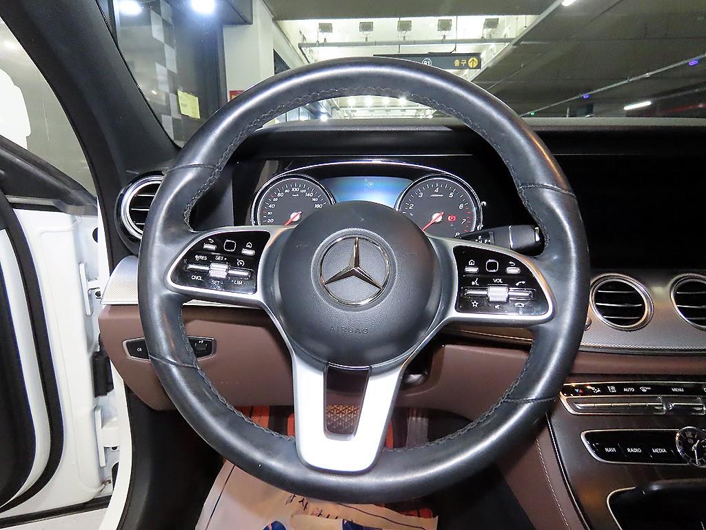 Mercedes Benz E class - Vista 8