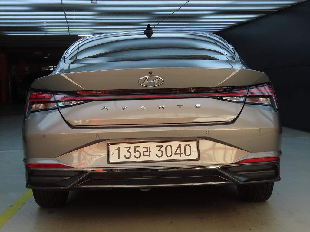 HYUNDAI Avante - Vista 4