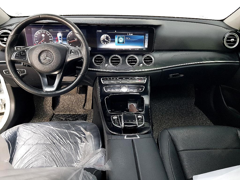 Mercedes Benz E class - Vista 5