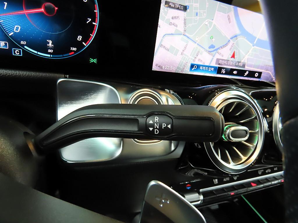 Mercedes Benz GLB Class - Vista 10