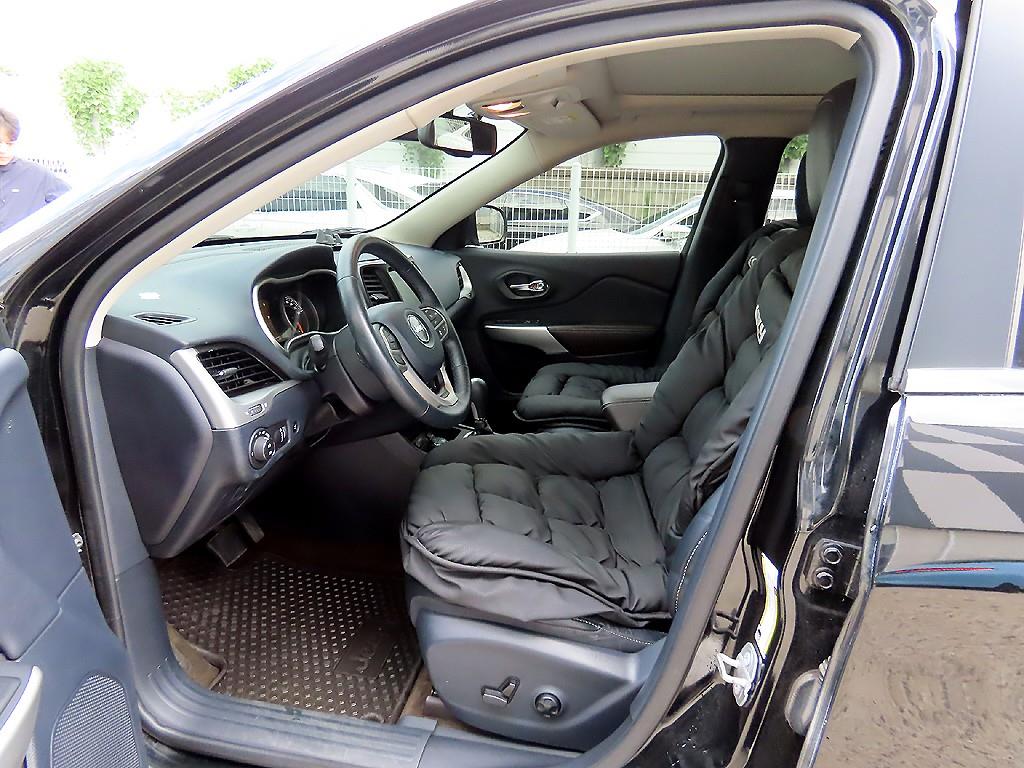 Jeep Cherokee - Vista 5