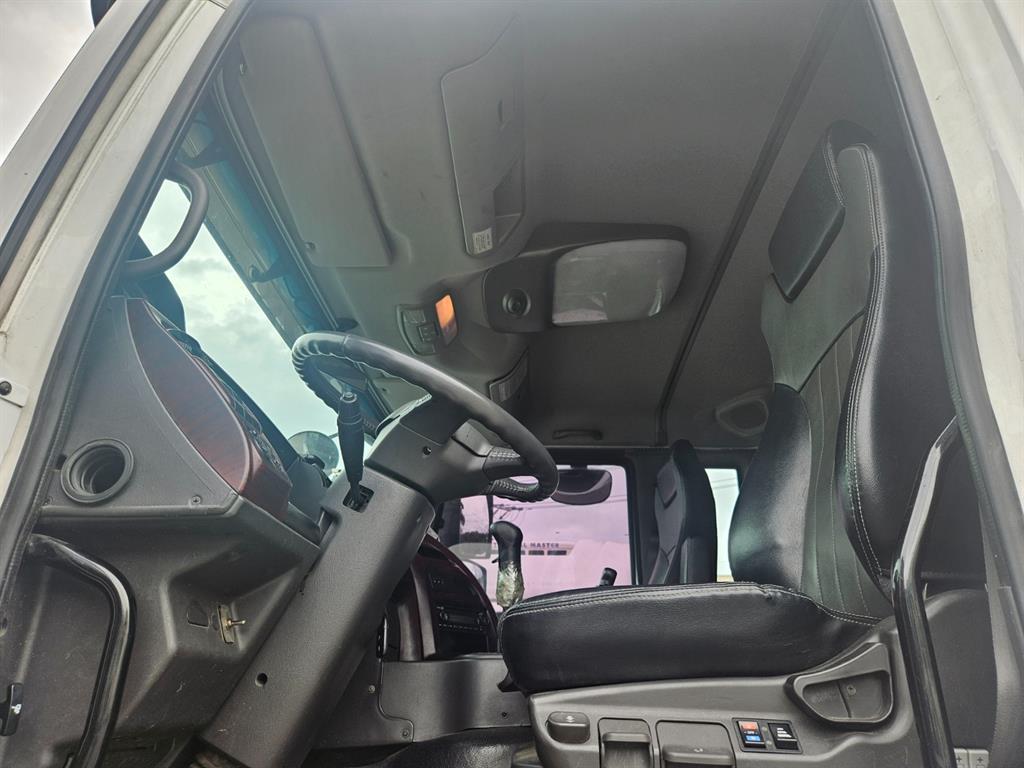 medium and large cargo truck - Vista 5