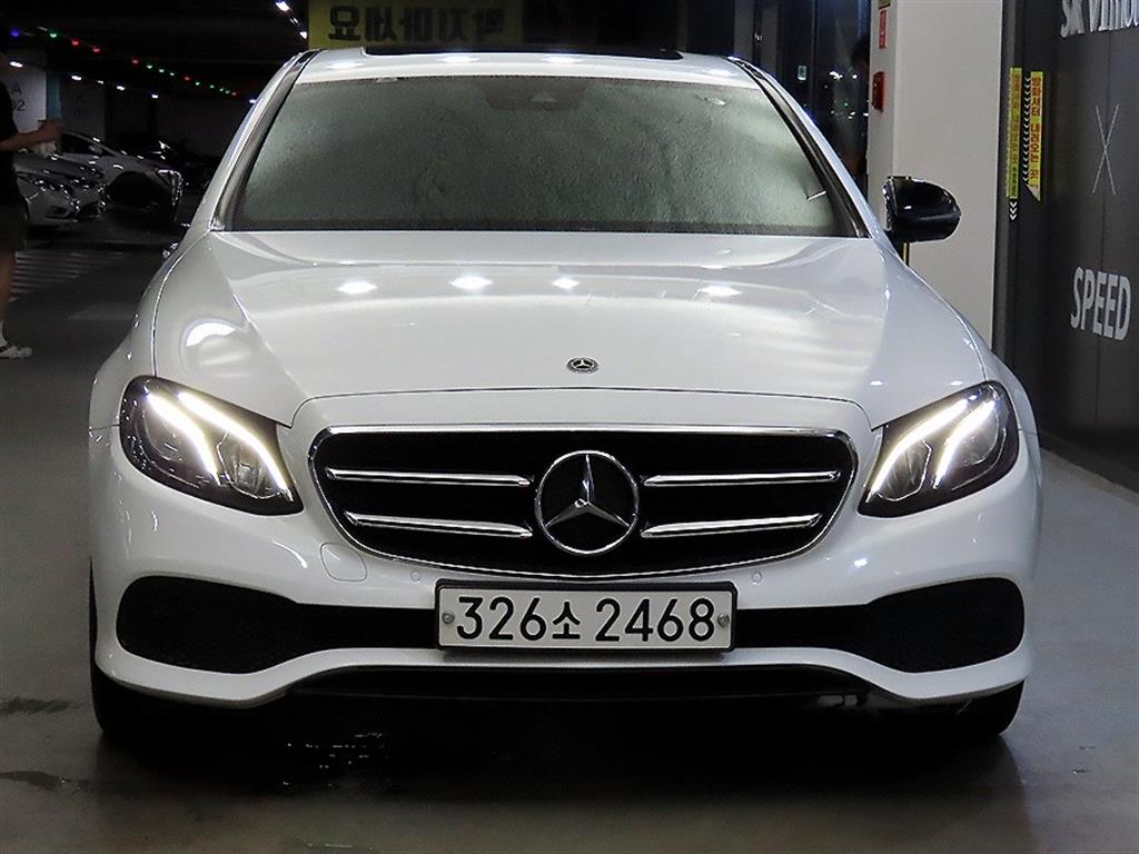 Mercedes Benz E class - Vista 2