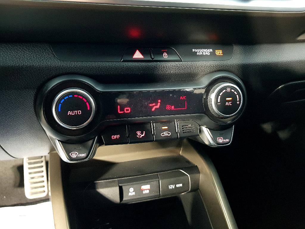 KIA Stonic 2018 Azul - Importación desde Corea - HF Imports Iquique - Foto 13