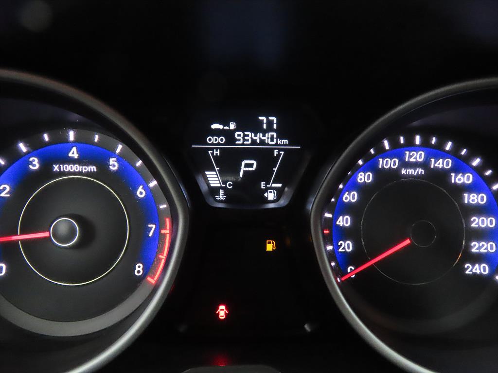 HYUNDAI Avante - Vista 7