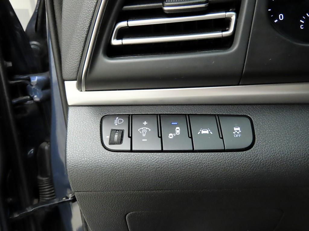 HYUNDAI Avante - Vista 12