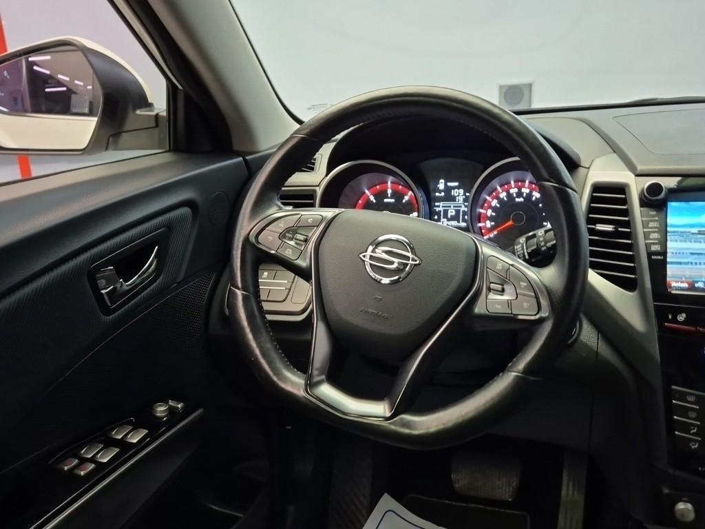 Ssangyong Tivoli - Vista 9