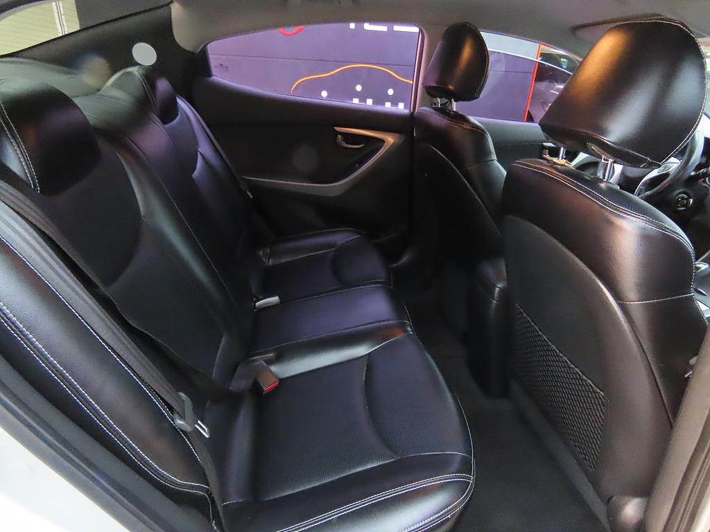 HYUNDAI Avante - Vista 6