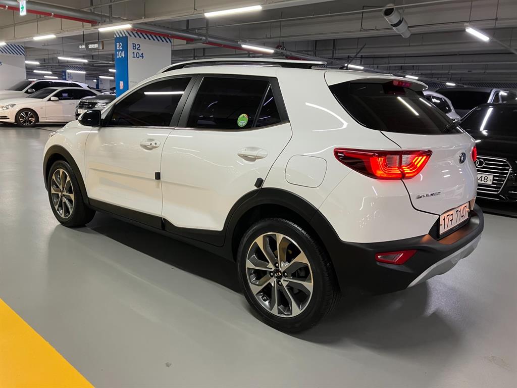 KIA Stonic - Vista 4