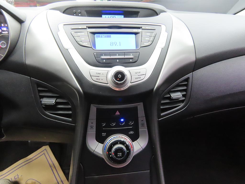 HYUNDAI Avante - Vista 10