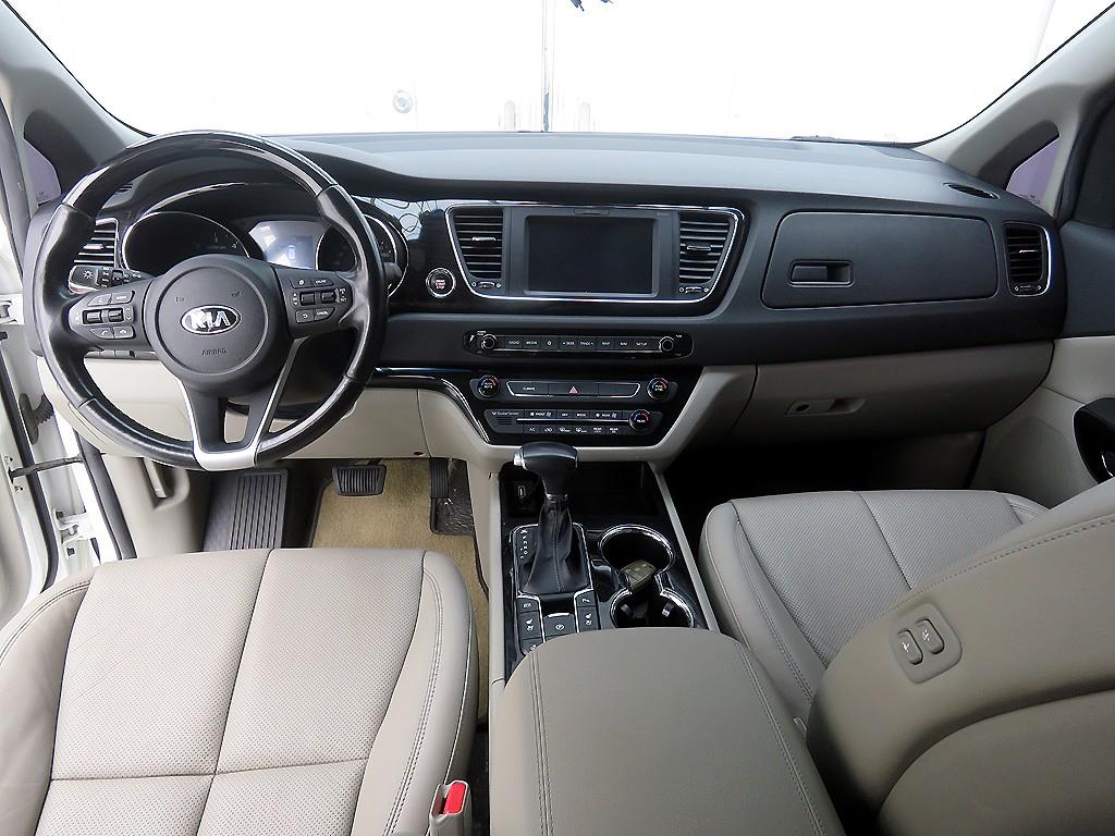KIA Carnival - Vista 9