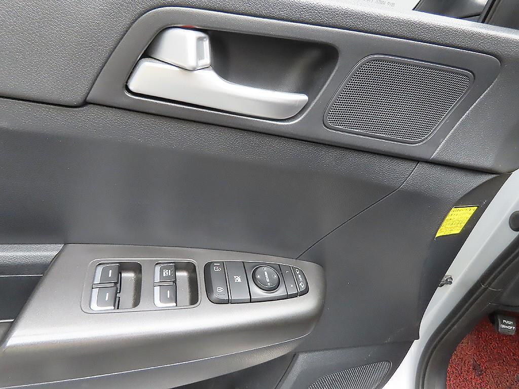 KIA Sportage 2016 Plateado - Importación desde Corea - HF Imports Iquique - Foto 13