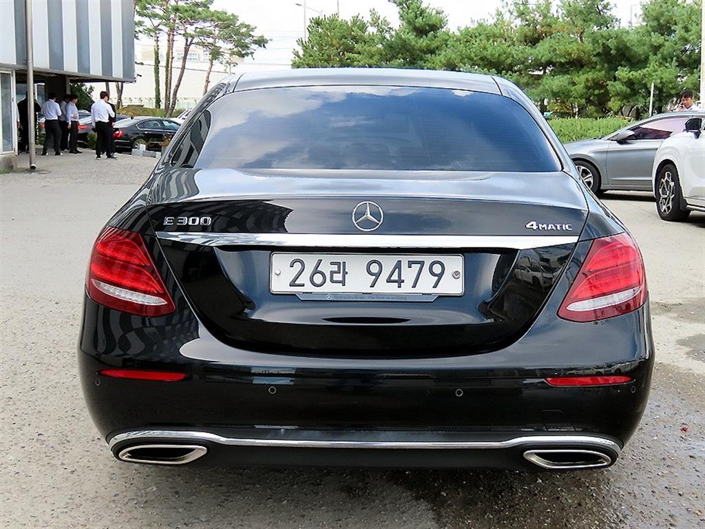 Mercedes Benz E class - Vista 4