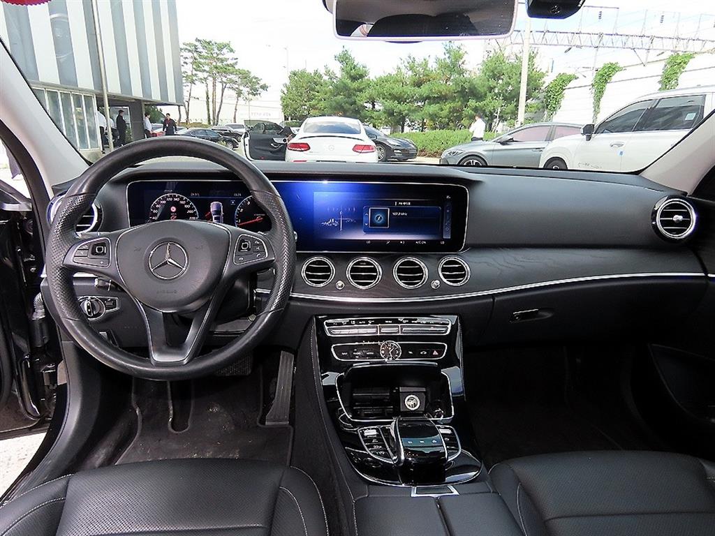 Mercedes Benz E class - Vista 7