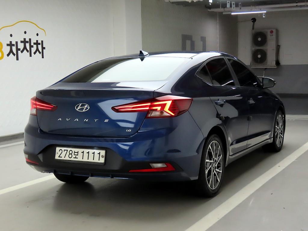 HYUNDAI Avante - Vista 4