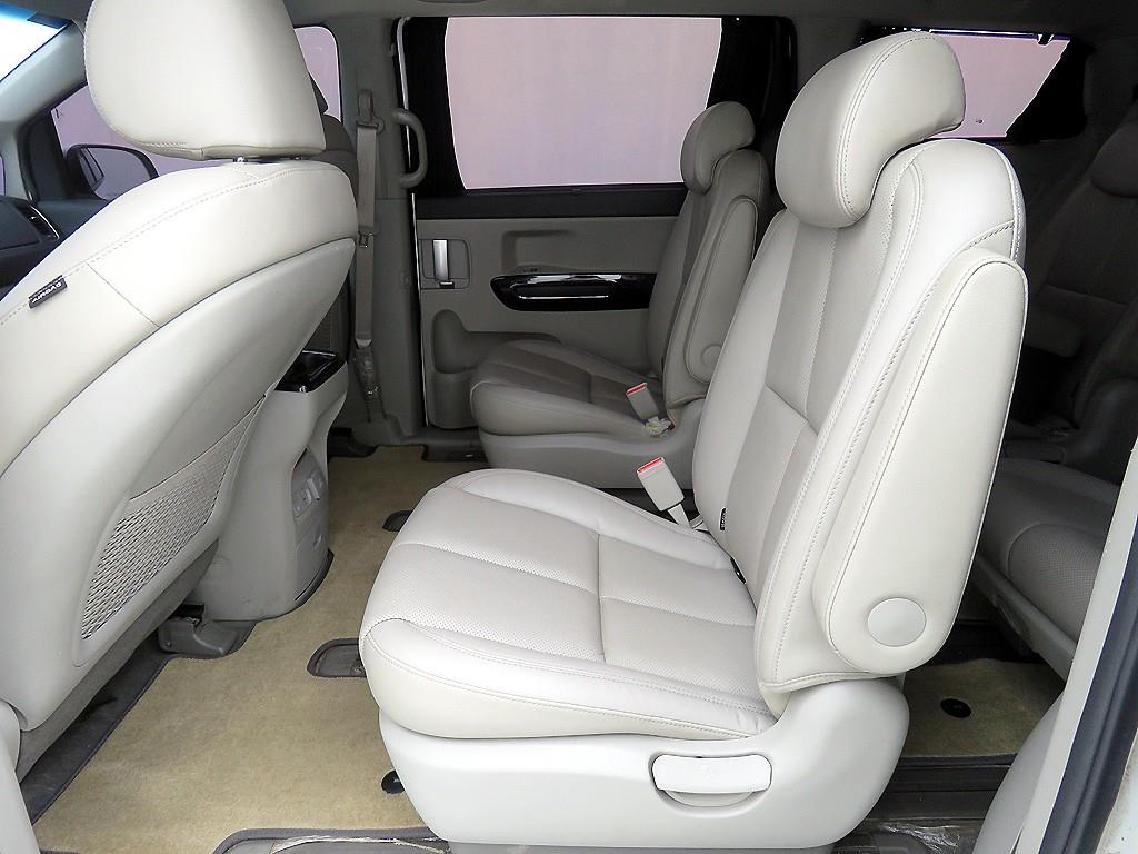 KIA Carnival - Vista 8