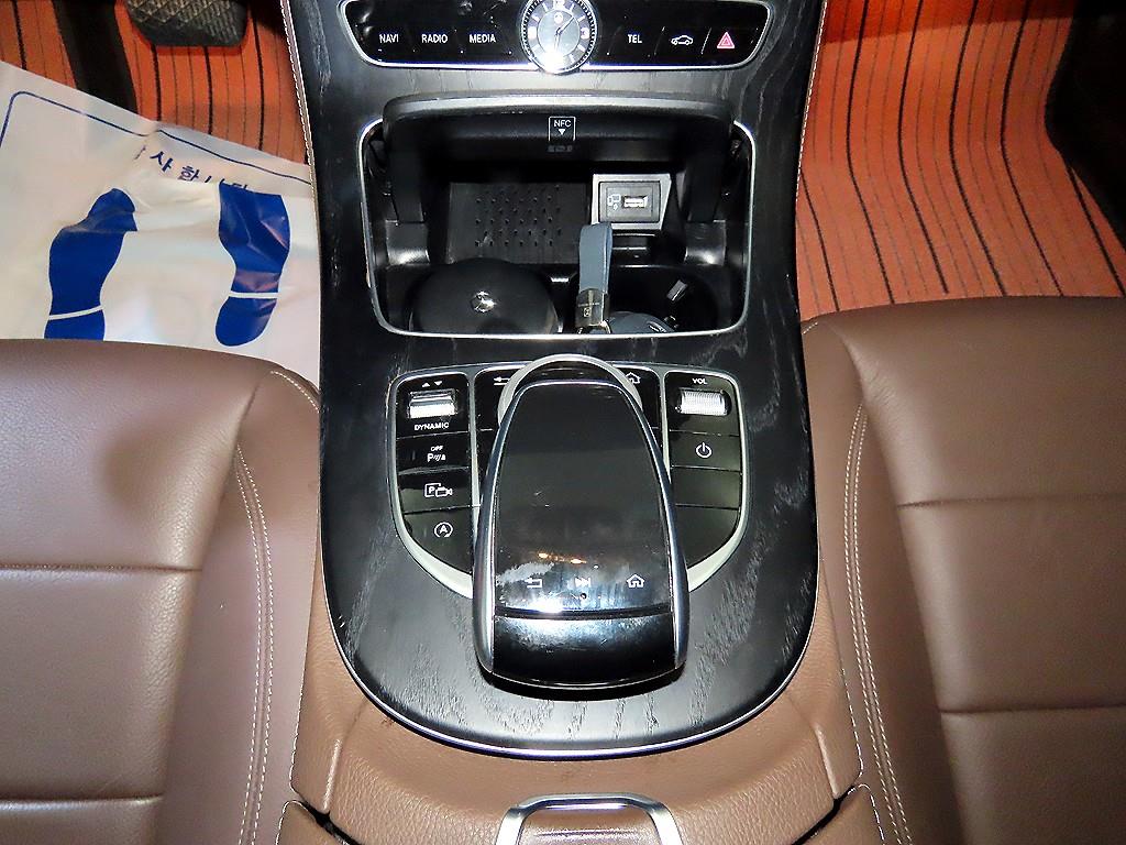 Mercedes Benz E class - Vista 12