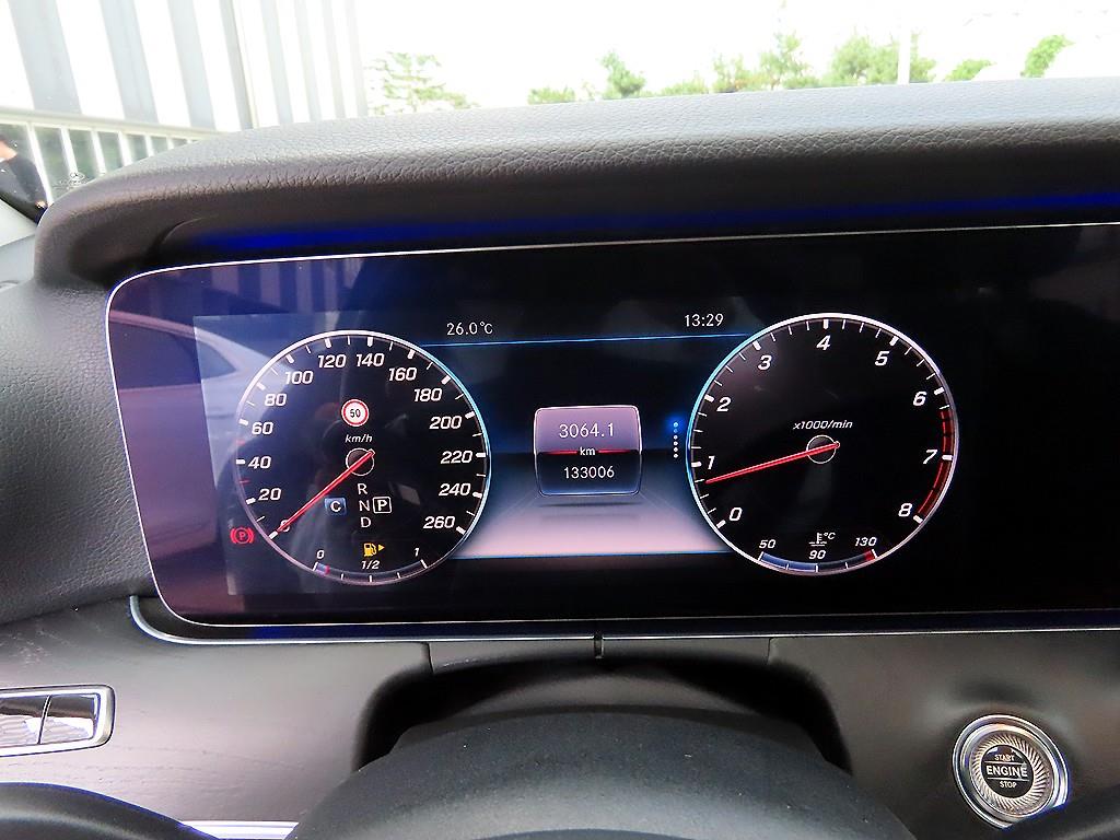 Mercedes Benz E class - Vista 9