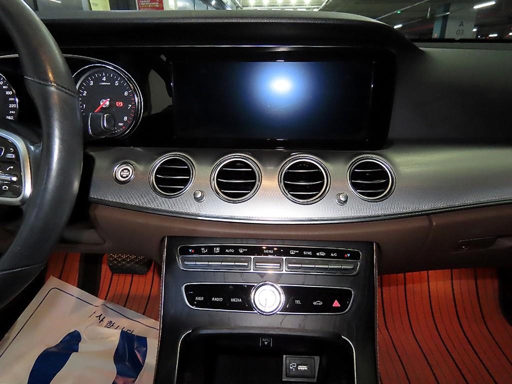 Mercedes Benz E class - Vista 11