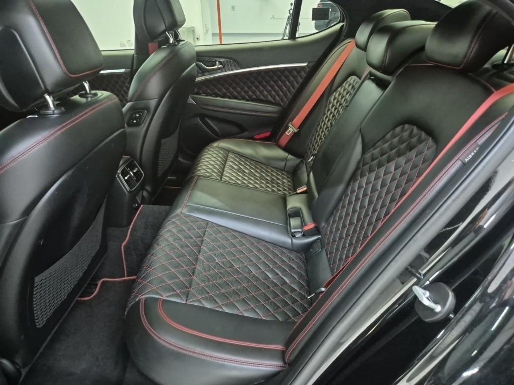 Genesis G70 - Vista 12