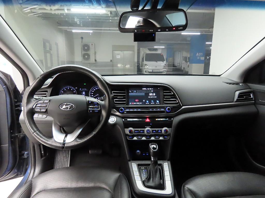 HYUNDAI Avante - Vista 7