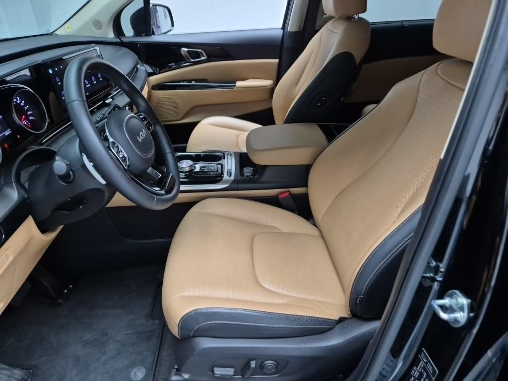 KIA Carnival - Vista 9