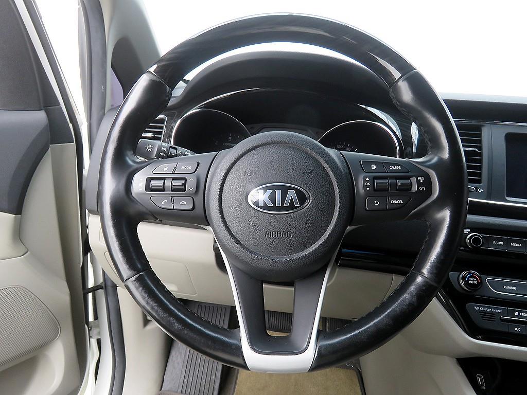 KIA Carnival - Vista 10
