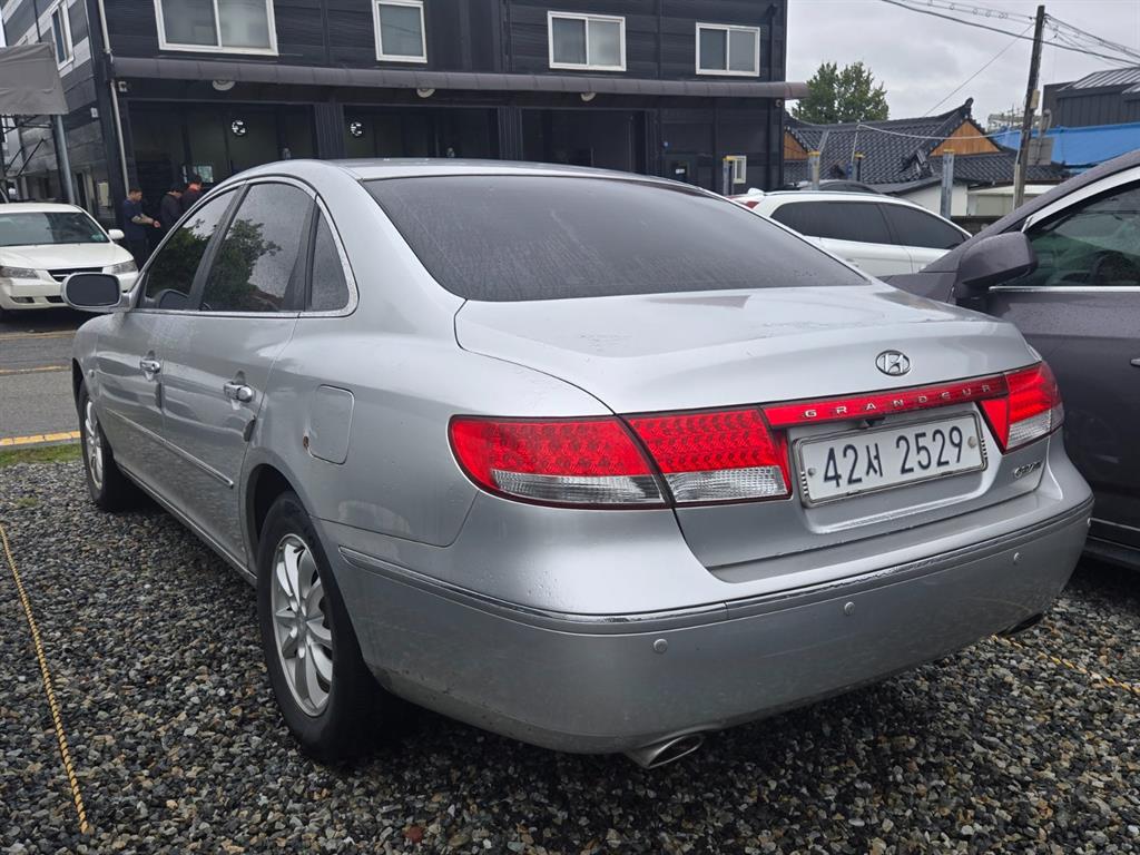 HYUNDAI Grandeur - Vista 4