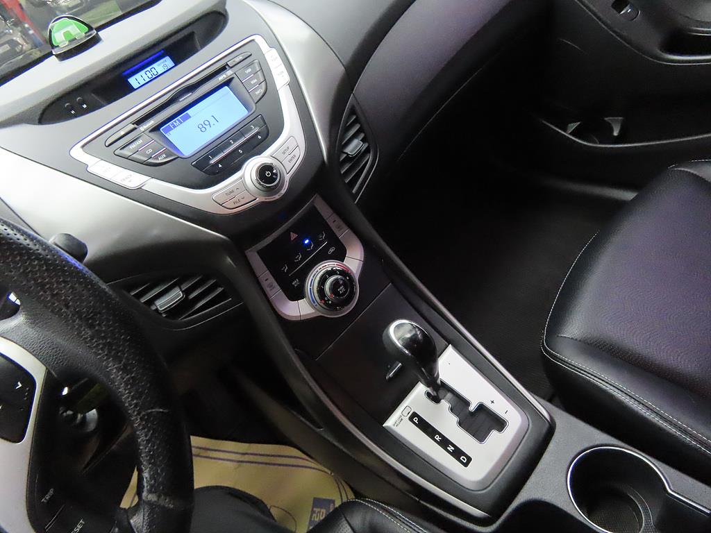 HYUNDAI Avante - Vista 9