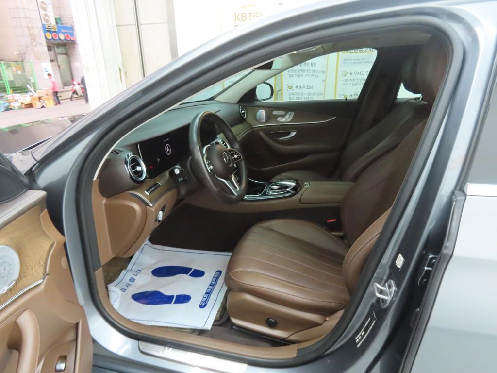 Mercedes Benz E class - Vista 5