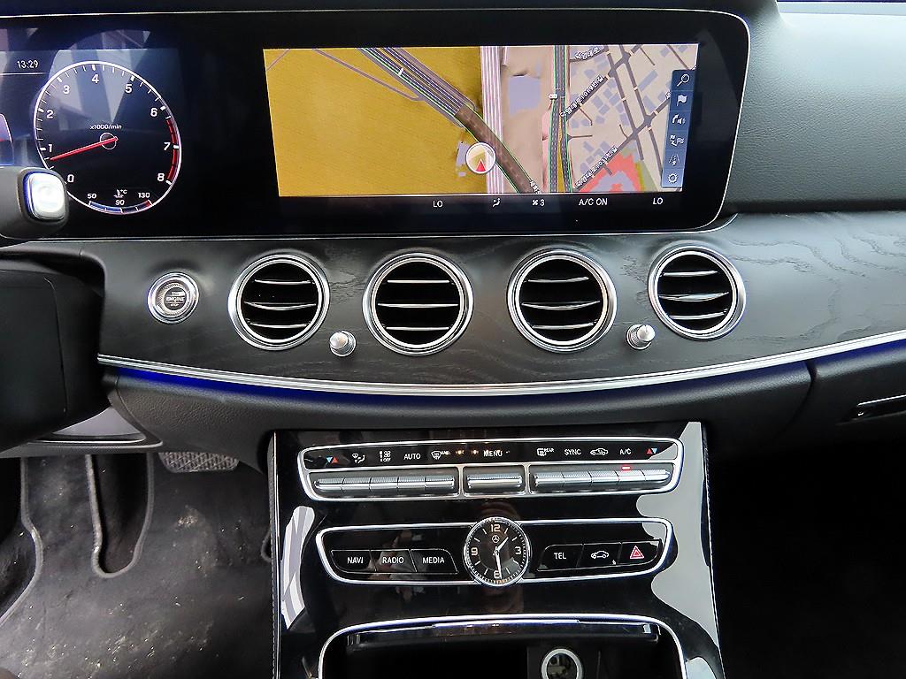 Mercedes Benz E class - Vista 12