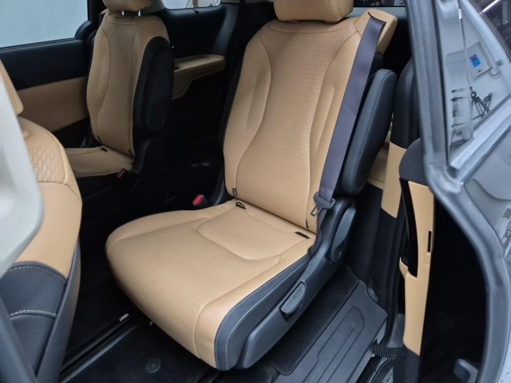 KIA Carnival - Vista 10