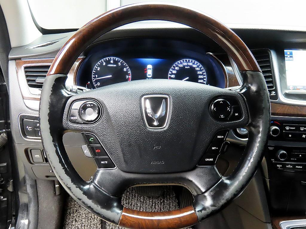 HYUNDAI Equus - Vista 9