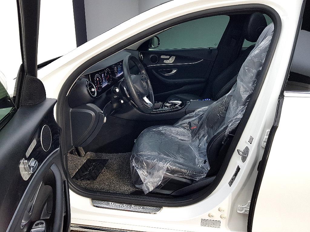 Mercedes Benz E class - Vista 8