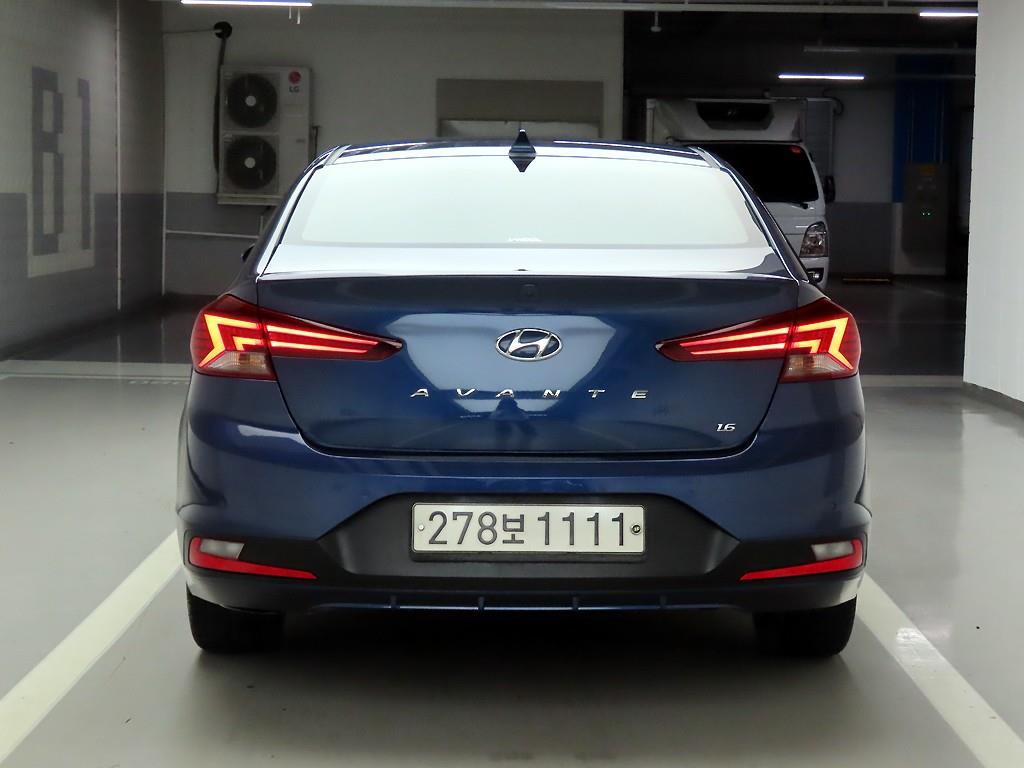 HYUNDAI Avante - Vista 3