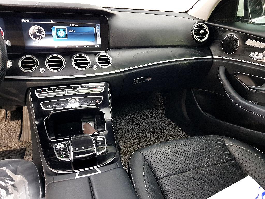 Mercedes Benz E class - Vista 10