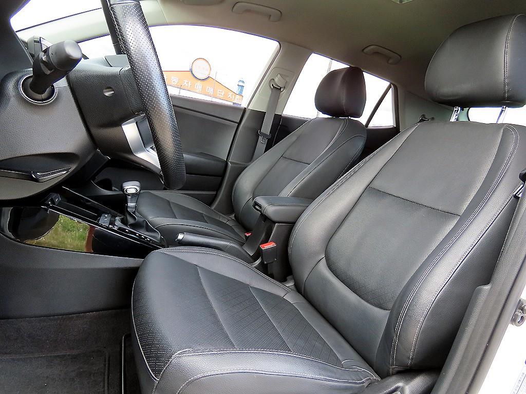 KIA Stonic - Vista 5