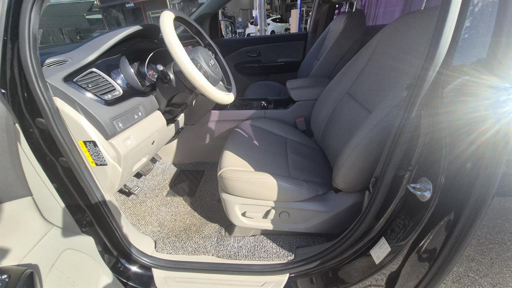 KIA Carnival - Vista 10