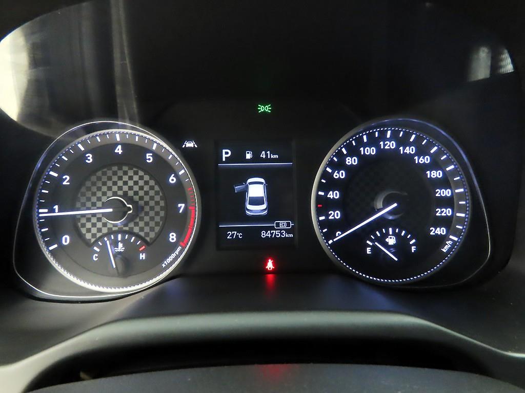 HYUNDAI Avante - Vista 9