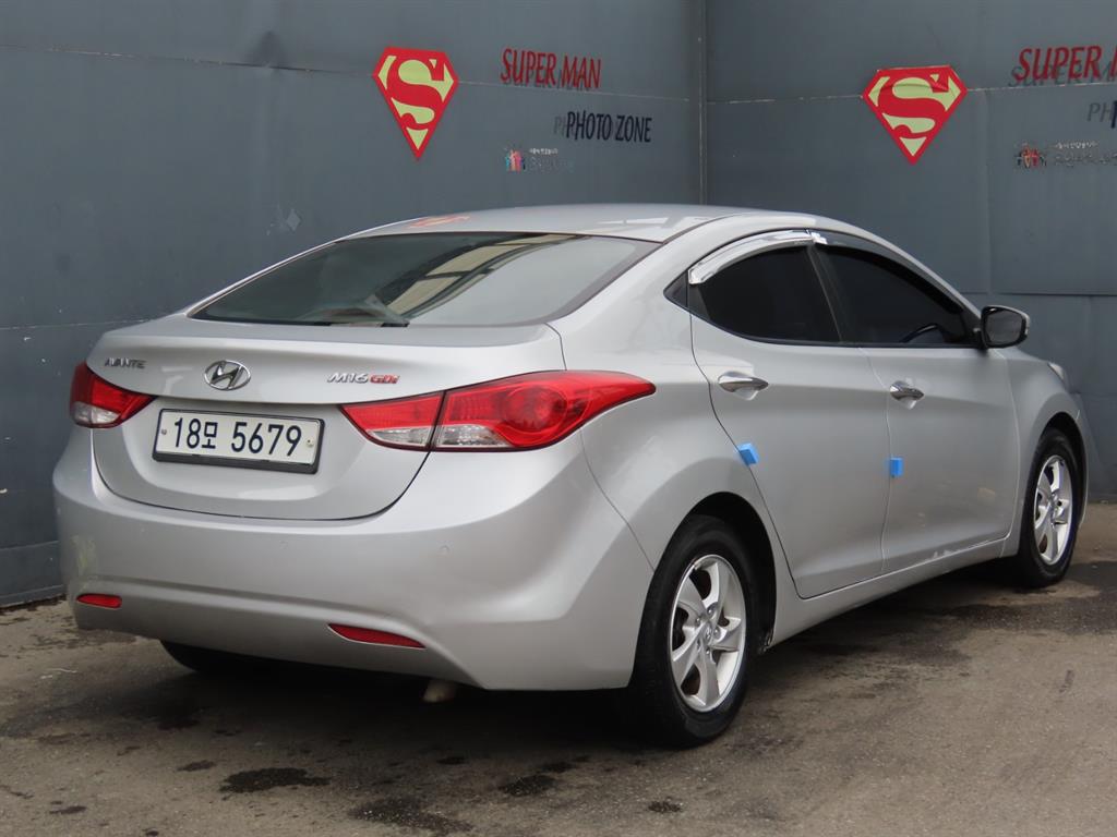 HYUNDAI Avante - Vista 7