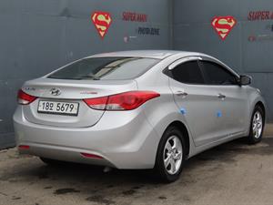 HYUNDAI Avante - Vista 8