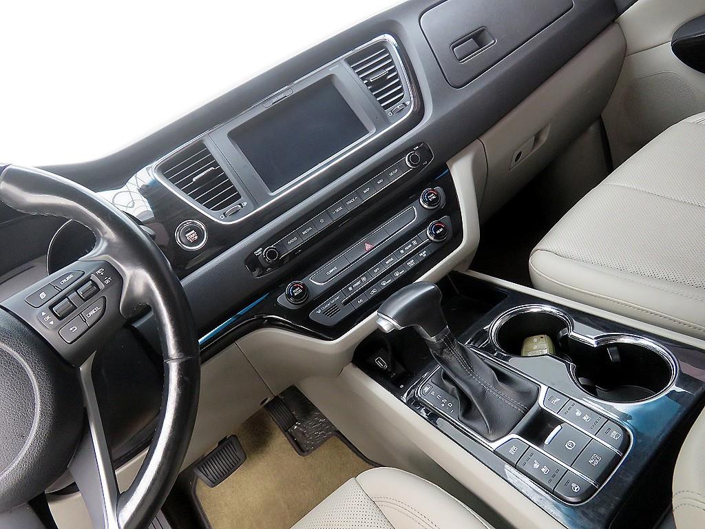KIA Carnival - Vista 11