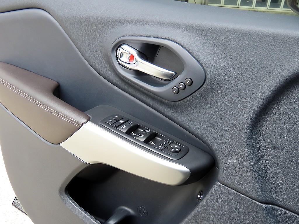 Jeep Cherokee - Vista 11